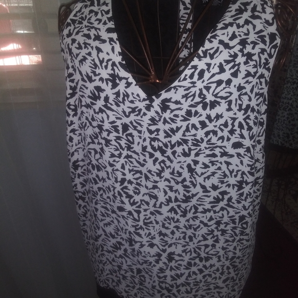 Jones New York blk/White Ladies blouse - Picture 2 of 3